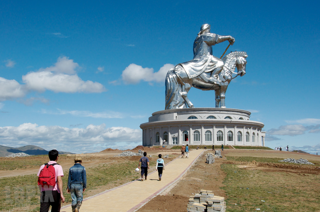 Статуя Чингисхана в Цонжин-Болдоге, Монголия