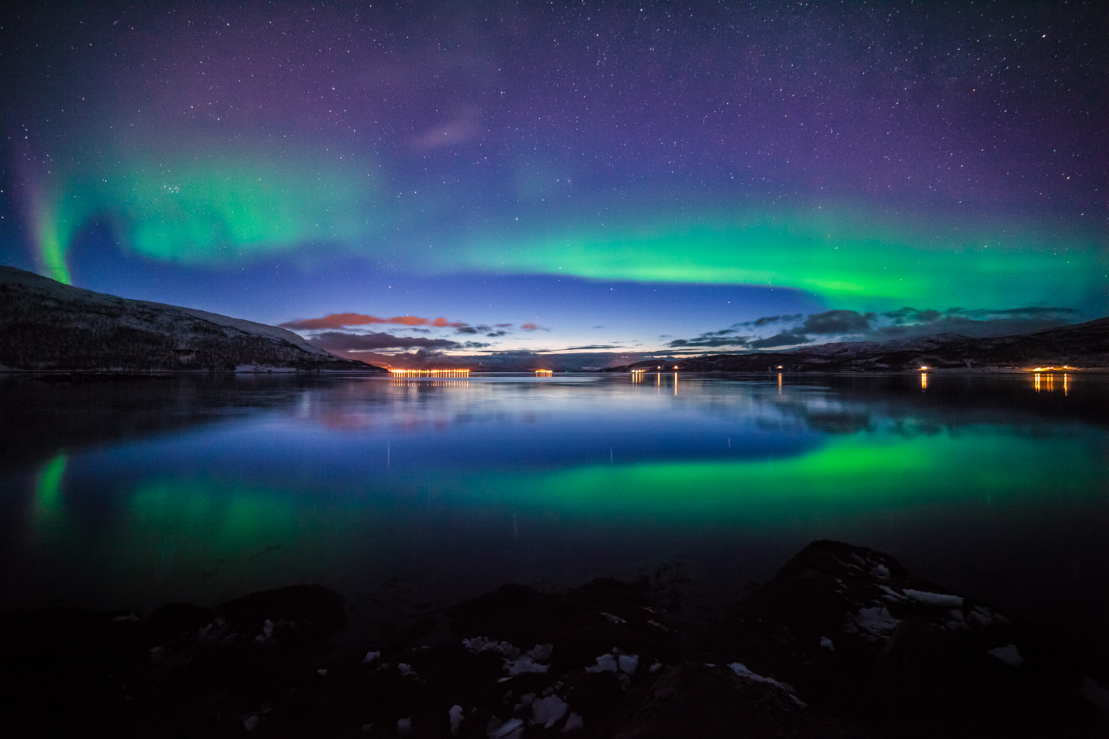Захватывающую картину ночного неба запечатлели в Норвегии. 