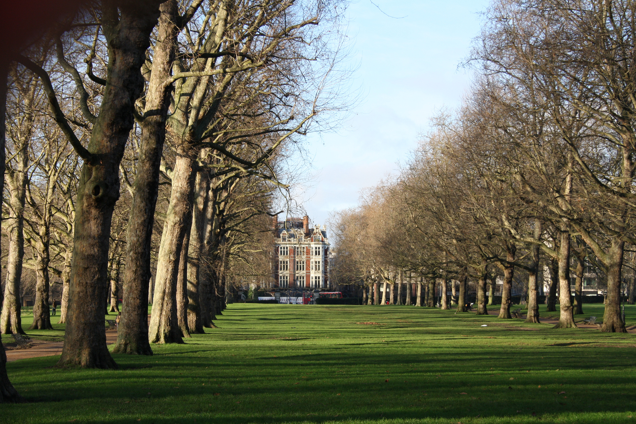 Зеленый лондон. Грин парк Лондон. Парк Лондона Hyde Park. Гайд парк в Лондоне. Гайд-парк (Hyde Park), Лондон.