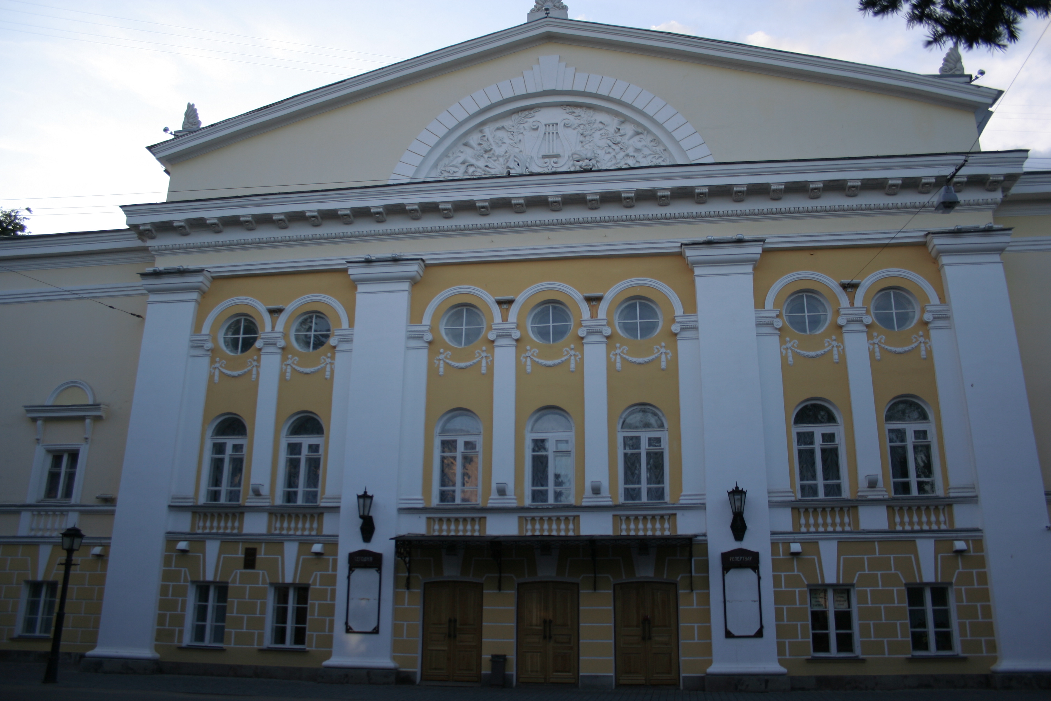 Цена на билеты в театре островского театр константинова афиша март