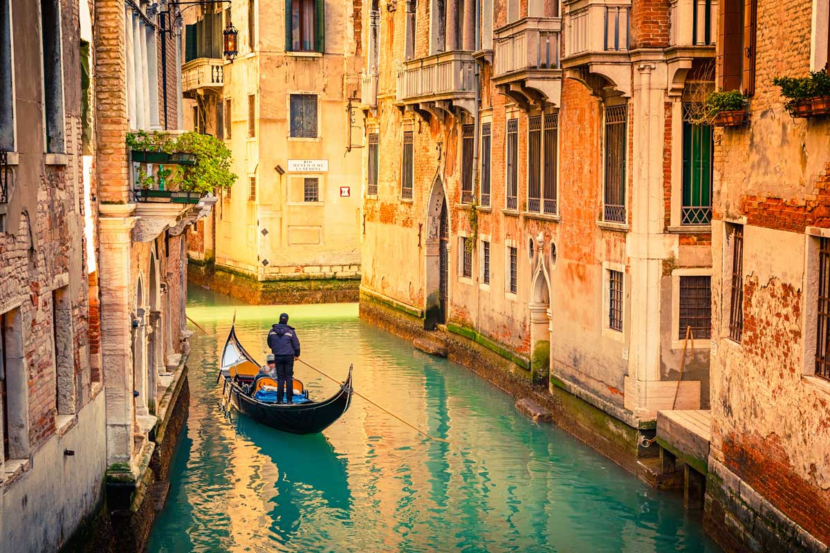 Венеция выходит из Италии